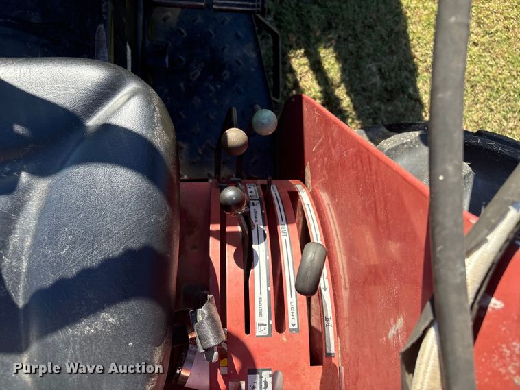 image for item EV2551 Case IH 385 tractor