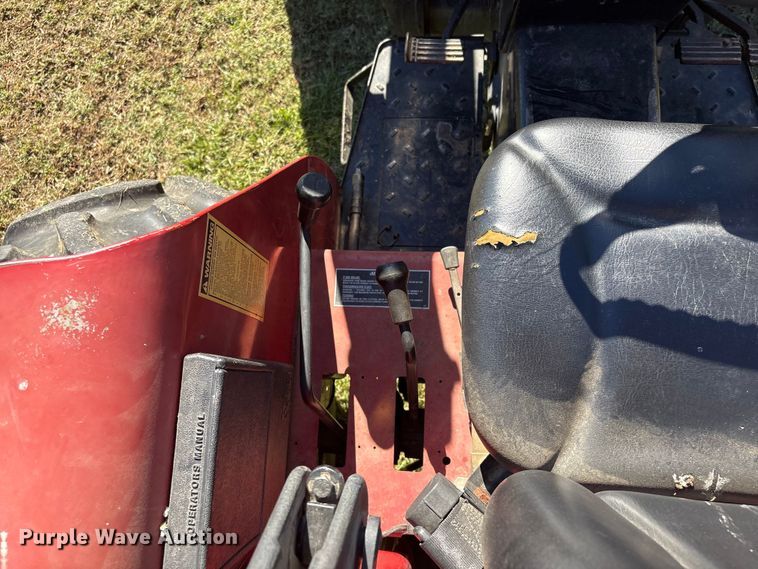 image for item EV2551 Case IH 385 tractor