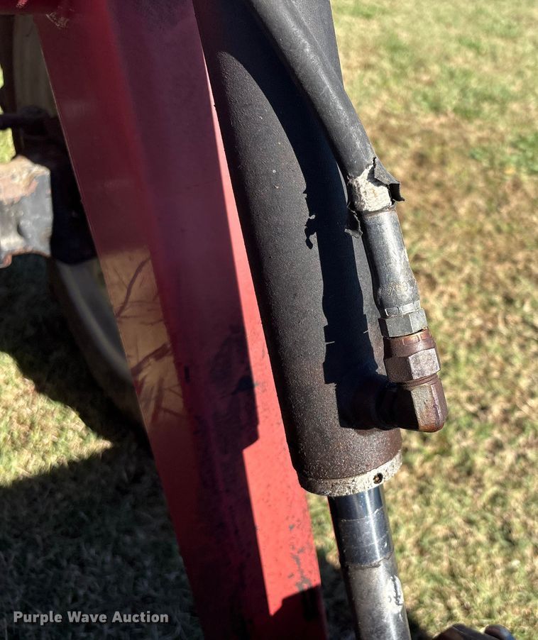 image for item EV2551 Case IH 385 tractor