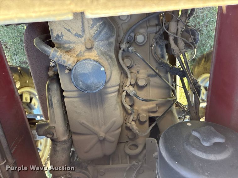 image for item EV2551 Case IH 385 tractor