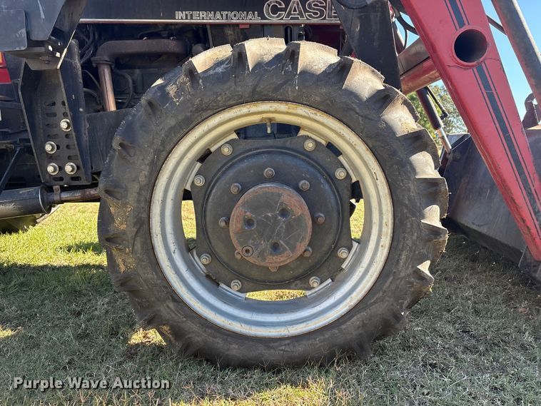 image for item EV2551 Case IH 385 tractor