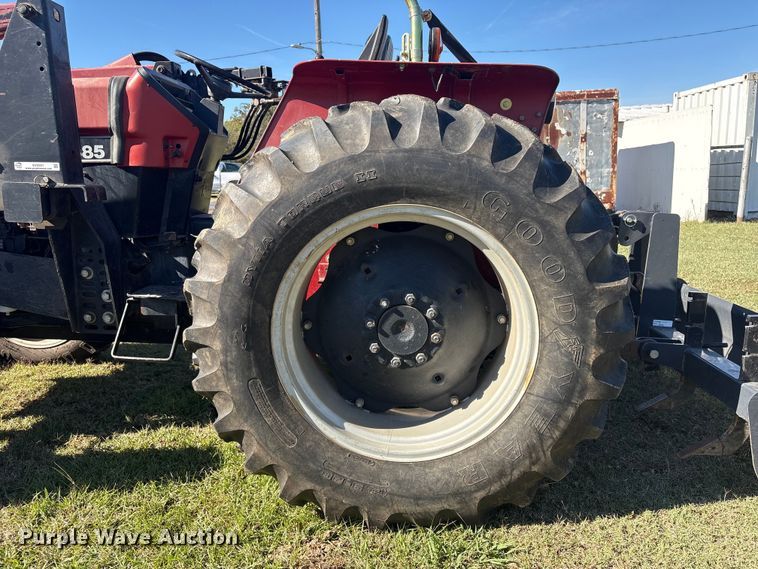 image for item EV2551 Case IH 385 tractor