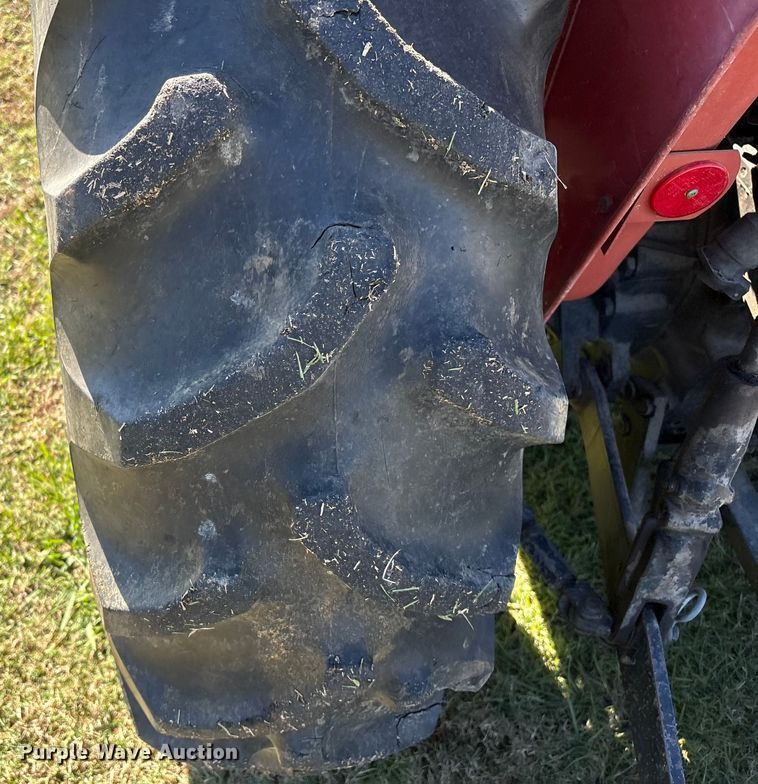 image for item EV2551 Case IH 385 tractor