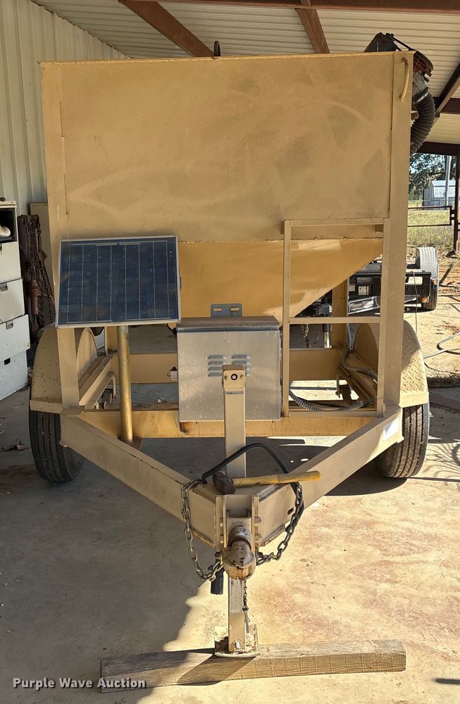 image for item EV2552 2011 Jennings Trailers FB081 Sure-Pull feed buggy