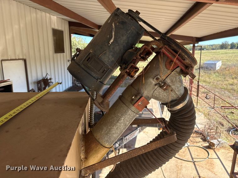 image for item EV2552 2011 Jennings Trailers FB081 Sure-Pull feed buggy