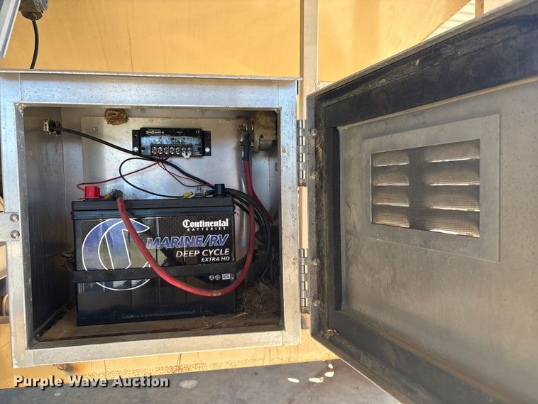 image for item EV2552 2011 Jennings Trailers FB081 Sure-Pull feed buggy