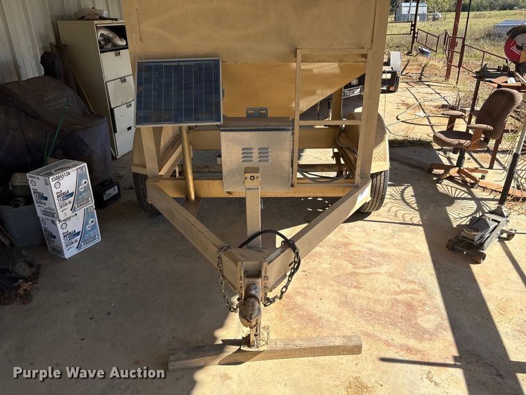 image for item EV2552 2011 Jennings Trailers FB081 Sure-Pull feed buggy