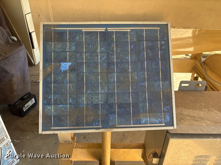 image for item EV2552 2011 Jennings Trailers FB081 Sure-Pull feed buggy