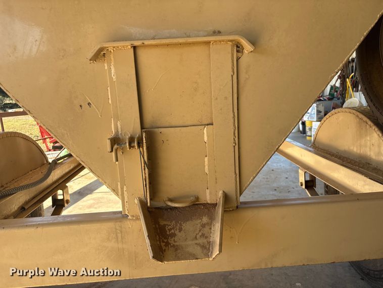 image for item EV2552 2011 Jennings Trailers FB081 Sure-Pull feed buggy