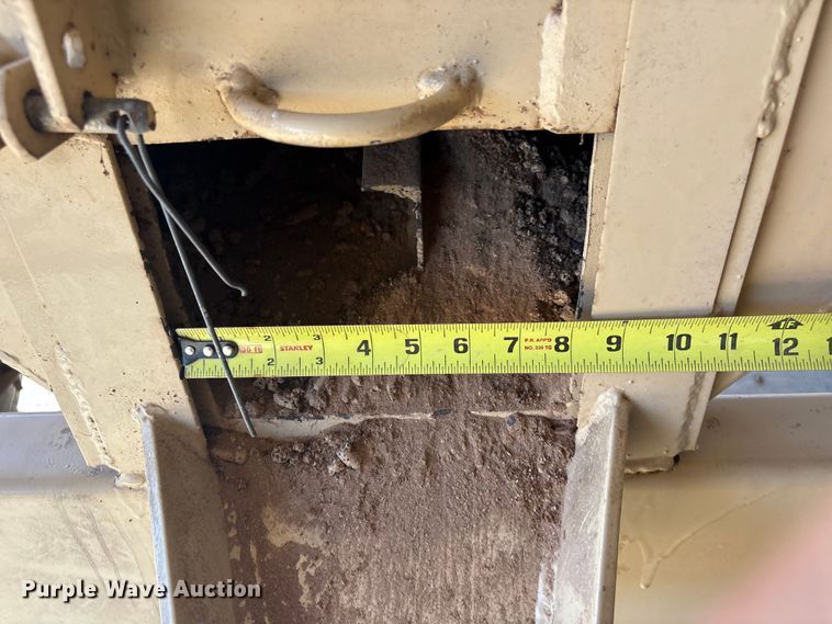 image for item EV2552 2011 Jennings Trailers FB081 Sure-Pull feed buggy