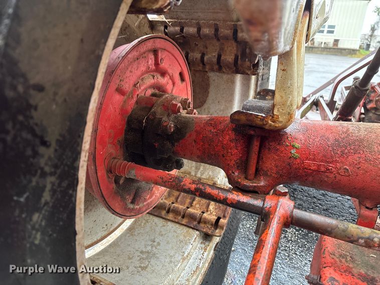 image for item EV3222 Ford tractor