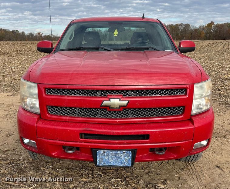 image for item EV3230 2011 Chevrolet Silverado 1500 Ext. Cab pickup truck