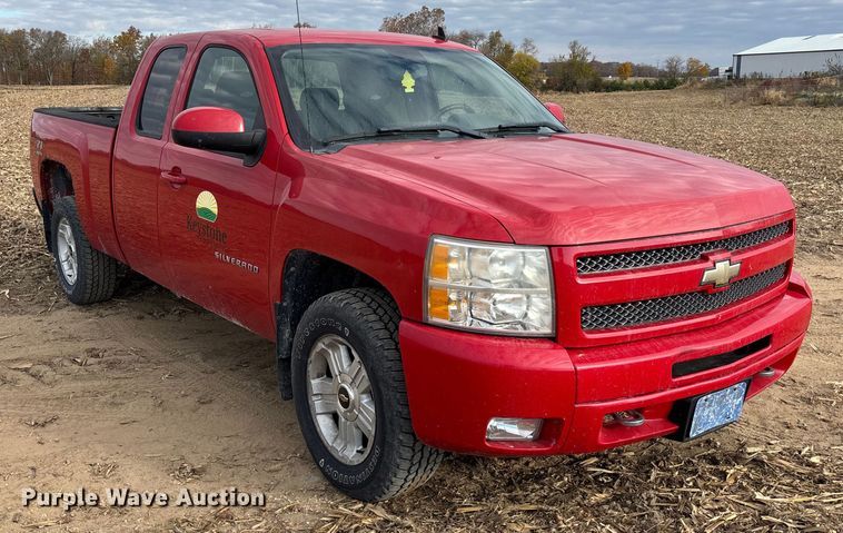 image for item EV3230 2011 Chevrolet Silverado 1500 Ext. Cab pickup truck