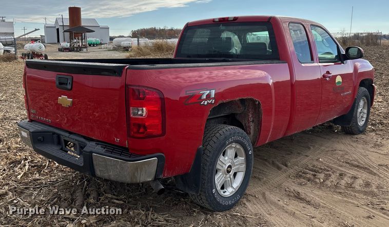 image for item EV3230 2011 Chevrolet Silverado 1500 Ext. Cab pickup truck