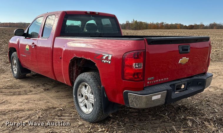 image for item EV3230 2011 Chevrolet Silverado 1500 Ext. Cab pickup truck