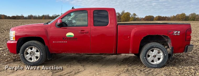 image for item EV3230 2011 Chevrolet Silverado 1500 Ext. Cab pickup truck