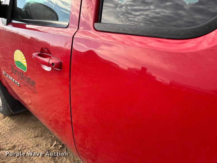 image for item EV3230 2011 Chevrolet Silverado 1500 Ext. Cab pickup truck