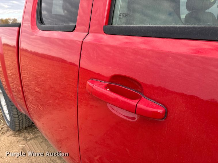 image for item EV3230 2011 Chevrolet Silverado 1500 Ext. Cab pickup truck