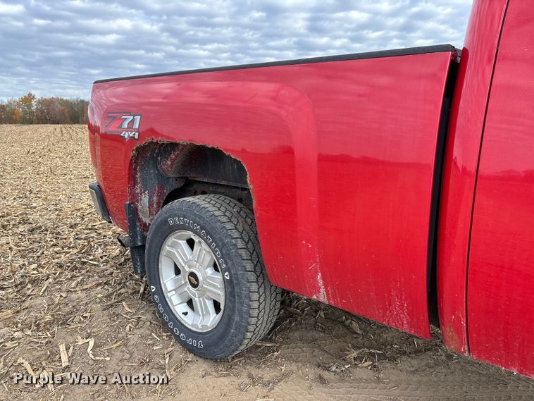 image for item EV3230 2011 Chevrolet Silverado 1500 Ext. Cab pickup truck