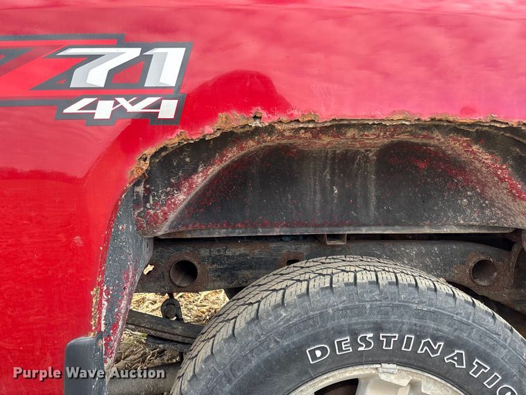 image for item EV3230 2011 Chevrolet Silverado 1500 Ext. Cab pickup truck