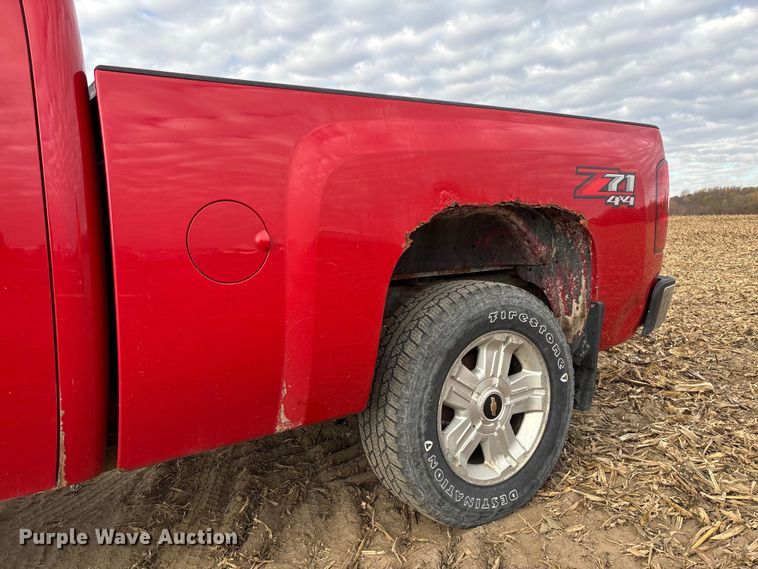 image for item EV3230 2011 Chevrolet Silverado 1500 Ext. Cab pickup truck