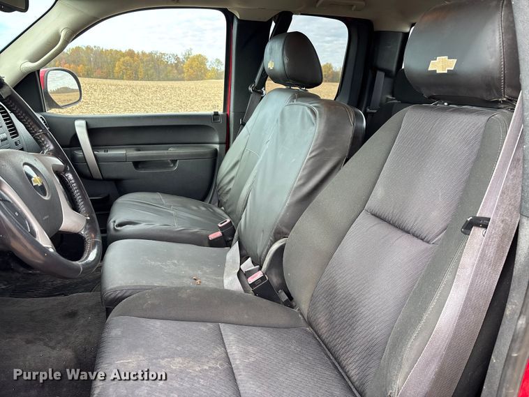 image for item EV3230 2011 Chevrolet Silverado 1500 Ext. Cab pickup truck