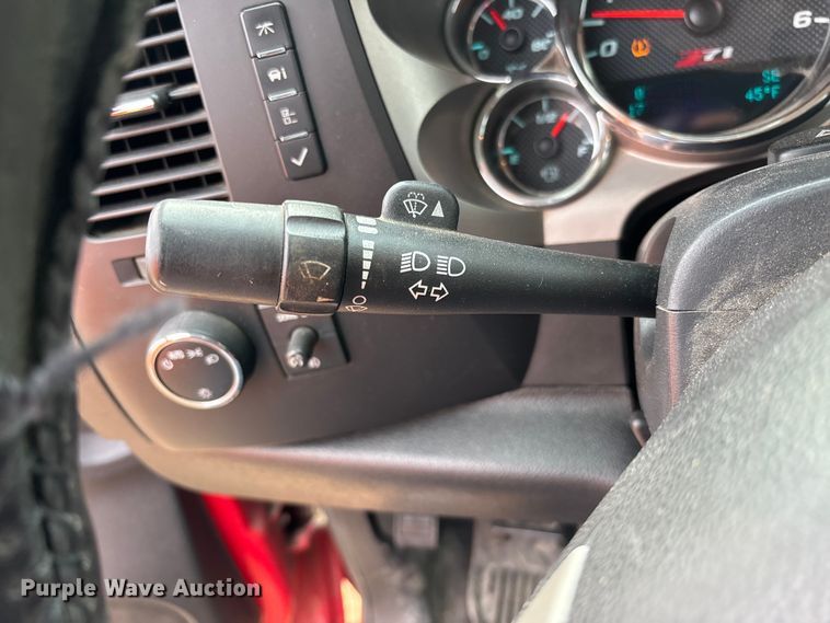 image for item EV3230 2011 Chevrolet Silverado 1500 Ext. Cab pickup truck