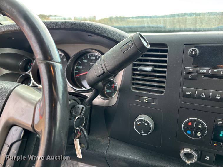 image for item EV3230 2011 Chevrolet Silverado 1500 Ext. Cab pickup truck