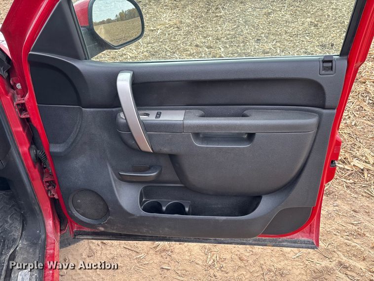 image for item EV3230 2011 Chevrolet Silverado 1500 Ext. Cab pickup truck