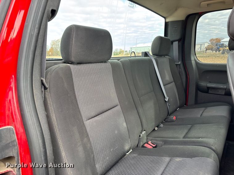 image for item EV3230 2011 Chevrolet Silverado 1500 Ext. Cab pickup truck