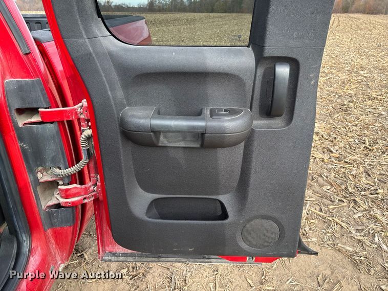 image for item EV3230 2011 Chevrolet Silverado 1500 Ext. Cab pickup truck