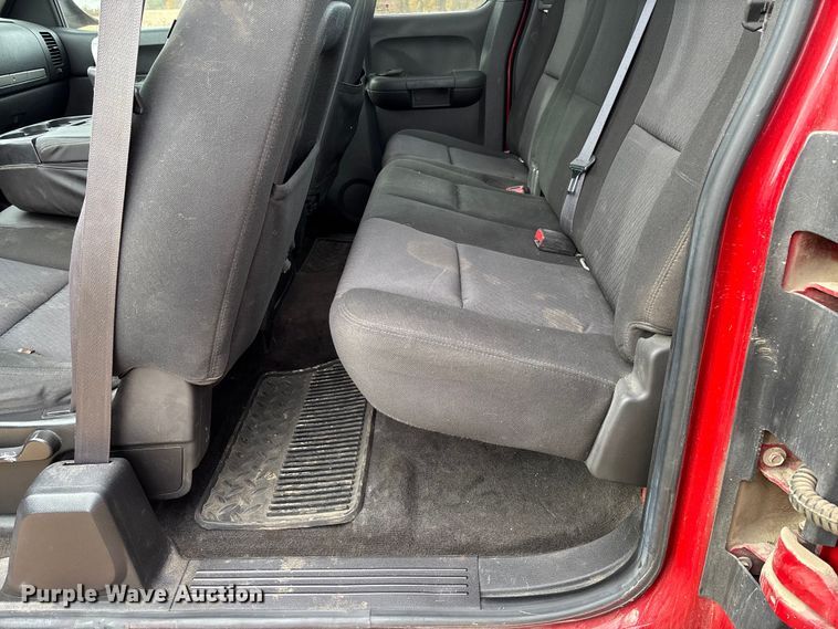 image for item EV3230 2011 Chevrolet Silverado 1500 Ext. Cab pickup truck