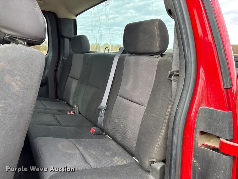 image for item EV3230 2011 Chevrolet Silverado 1500 Ext. Cab pickup truck