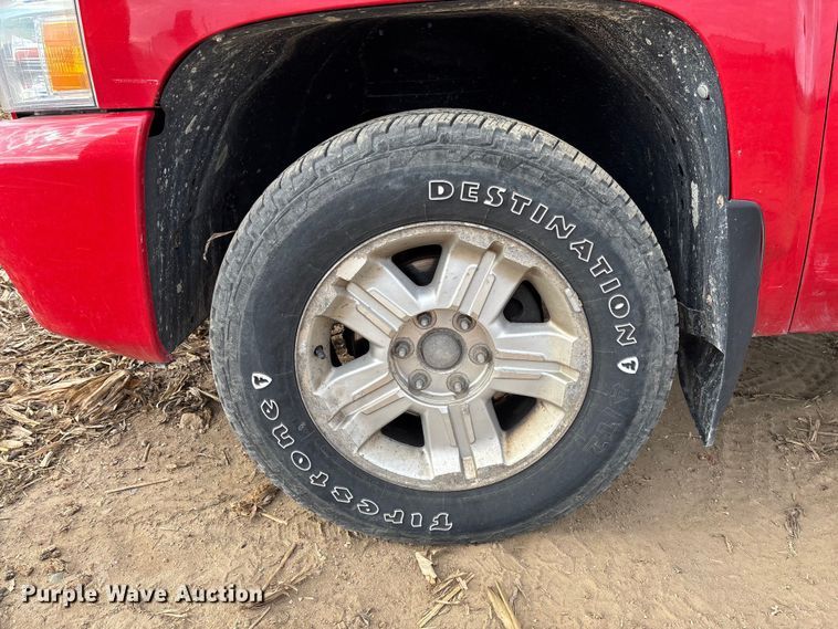 image for item EV3230 2011 Chevrolet Silverado 1500 Ext. Cab pickup truck