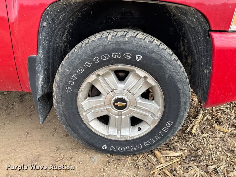 image for item EV3230 2011 Chevrolet Silverado 1500 Ext. Cab pickup truck