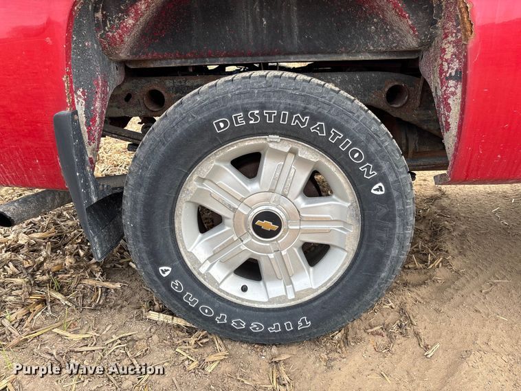 image for item EV3230 2011 Chevrolet Silverado 1500 Ext. Cab pickup truck