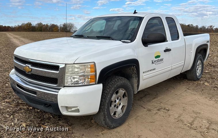 image for item EV3231 2011 Chevrolet Silverado 1500 LT Ext. Cab pickup truck