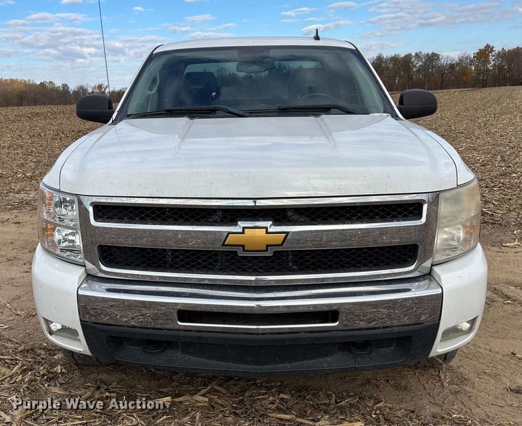 image for item EV3231 2011 Chevrolet Silverado 1500 LT Ext. Cab pickup truck