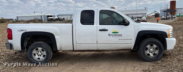 image for item EV3231 2011 Chevrolet Silverado 1500 LT Ext. Cab pickup truck