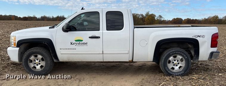 image for item EV3231 2011 Chevrolet Silverado 1500 LT Ext. Cab pickup truck