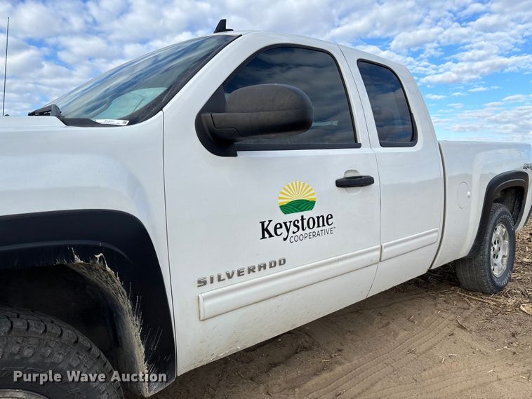 image for item EV3231 2011 Chevrolet Silverado 1500 LT Ext. Cab pickup truck
