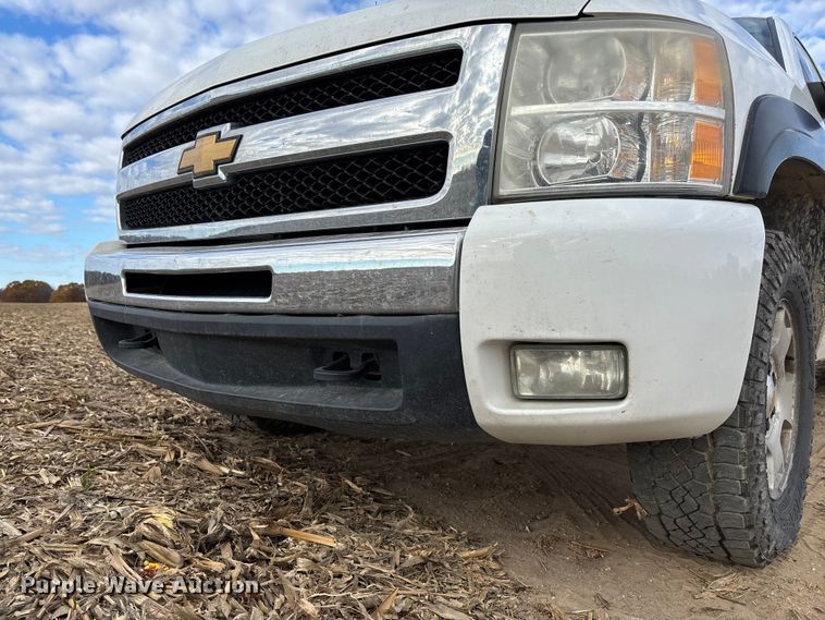 image for item EV3231 2011 Chevrolet Silverado 1500 LT Ext. Cab pickup truck