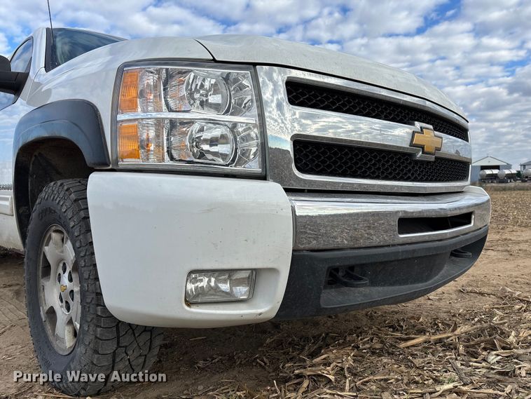image for item EV3231 2011 Chevrolet Silverado 1500 LT Ext. Cab pickup truck