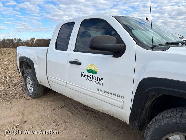 image for item EV3231 2011 Chevrolet Silverado 1500 LT Ext. Cab pickup truck