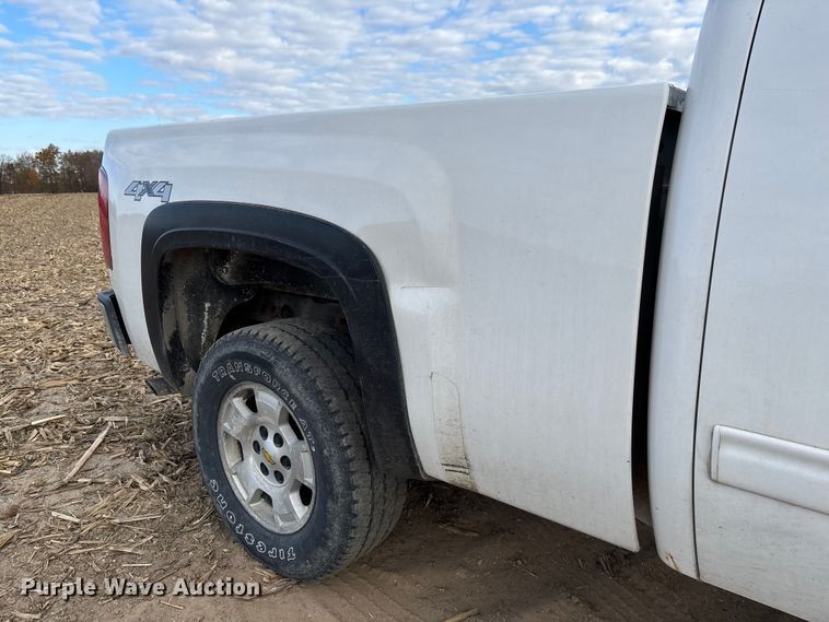 image for item EV3231 2011 Chevrolet Silverado 1500 LT Ext. Cab pickup truck