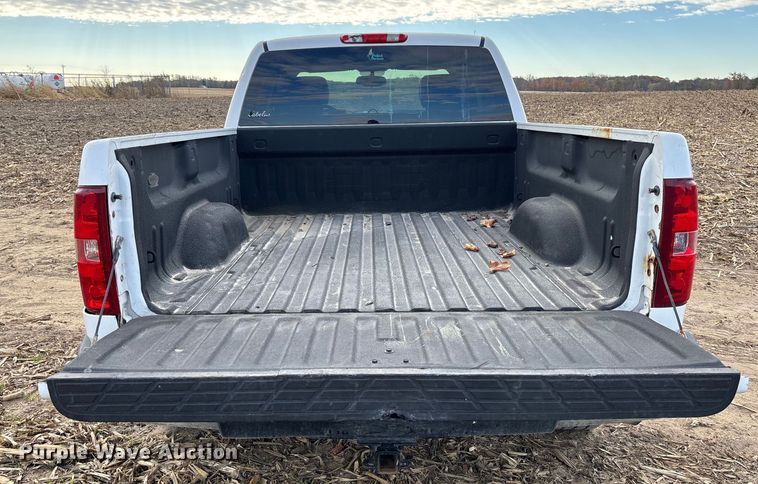 image for item EV3231 2011 Chevrolet Silverado 1500 LT Ext. Cab pickup truck