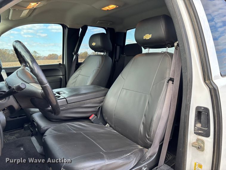 image for item EV3231 2011 Chevrolet Silverado 1500 LT Ext. Cab pickup truck