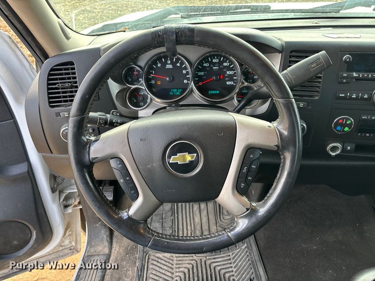 image for item EV3231 2011 Chevrolet Silverado 1500 LT Ext. Cab pickup truck