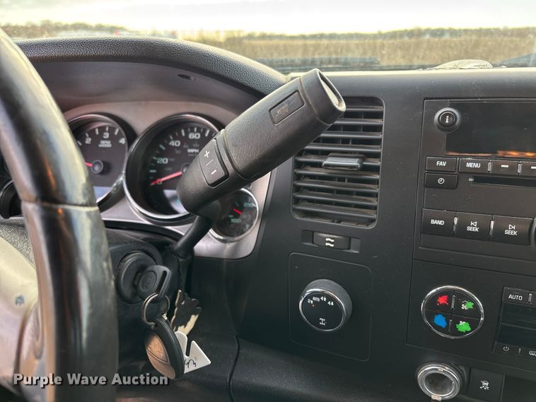 image for item EV3231 2011 Chevrolet Silverado 1500 LT Ext. Cab pickup truck