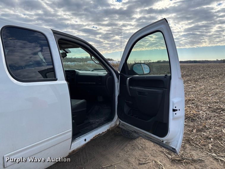 image for item EV3231 2011 Chevrolet Silverado 1500 LT Ext. Cab pickup truck